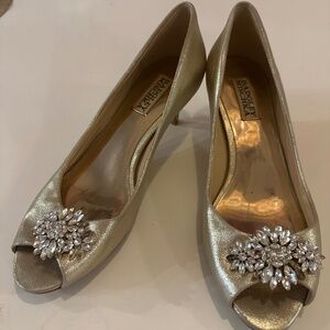 Badgley Mischka gold suede, rhinestone  embellished peep toe shoes 7.5